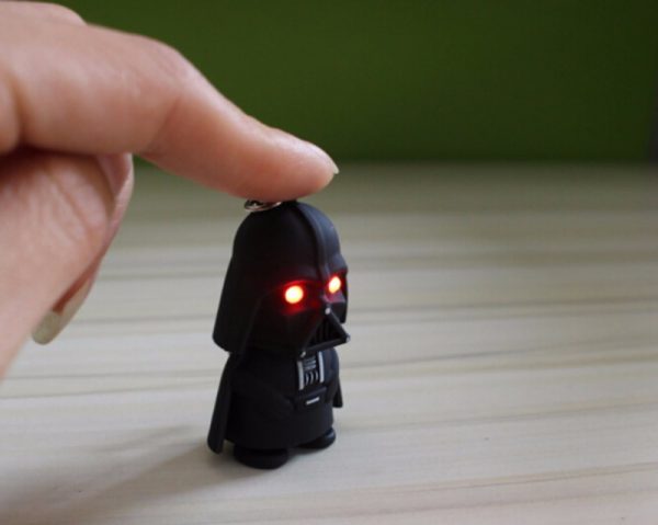 MÓC KHÓA STAR WAR DARTH VADER CÓ ĐÈN LED VÀ ÂM THANH