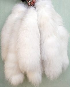 Móc khóa lông đuôi cáo bắc cực trắng ivory