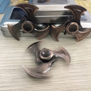 Con quay Đao 3 cánh Hand Spinner Sword