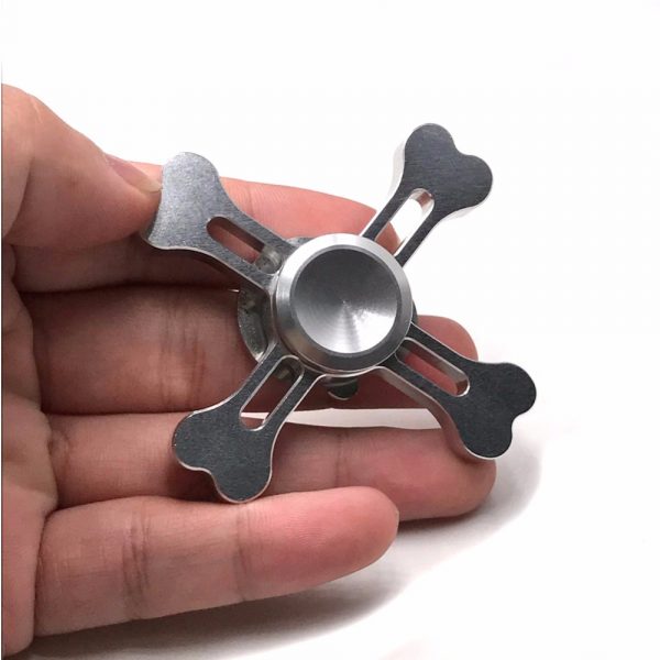 Con quay 4 cánh đầu lâu Hand Spinner Skull