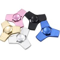 Con quay 3 cánh kim loại UFO hand spinner EDC