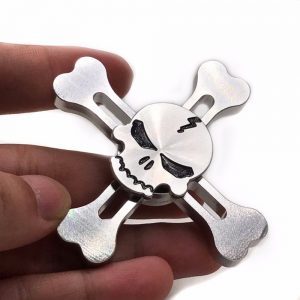 Con quay 4 cánh đầu lâu Hand Spinner Skull
