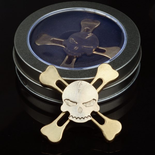 Con quay 4 cánh đầu lâu Hand Spinner Skull