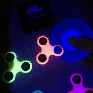 Con quay ba cánh HAND SPINNER FIDGET dạ quang mới