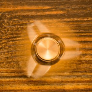 Con quay ba cánh Austim Torqbar hand spinner fidget