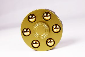 Con quay hộp đạn ổ xoay Revolver Bullet Spinner
