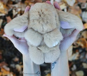 Móc khoá thỏ bông xù lông nâu nhân tạo 18 cm