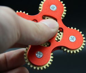 Con quay đồng 4 cánh bánh răng gear hand spinner