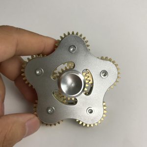 Con quay đồng 5 cánh bánh răng gear hand spinner