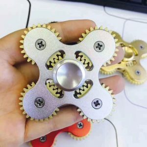 Con quay đồng 4 cánh bánh răng gear hand spinner