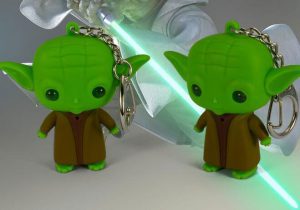 Móc khóa Yoda trong star war có đèn led và âm thanh