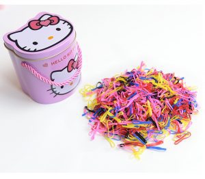 Hộp Thiếc 1000 Dây Thun Buộc Cột Tóc Hello Kitty Cho Bé