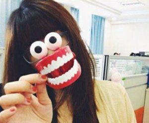 Đồ chơi hàm răng kinh dị VẶN CÓT Halloween Teeth WIND-UP