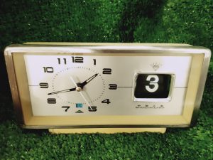 Đồng hồ cơ cót diamond clock có lịch mặt nhôm số nổi 9505