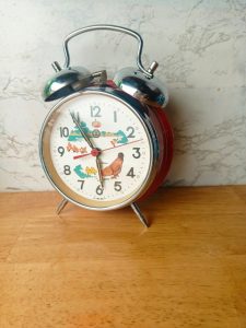 ĐỒNG HỒ GÀ MÁI MỔ THÓC HAI CHUÔNG MÁY CƠ KHÍ 7304 TOÀN ĐỒNG XƯA