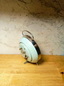 ĐỒNG HỒ CƠ BÁO THỨC KIM CƯƠNG GIA ĐÌNH GÀ MÁY 8207 TOÀN ĐỒNG XƯA