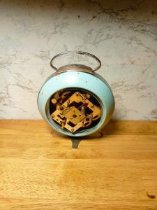 ĐỒNG HỒ CƠ BÁO THỨC KIM CƯƠNG GIA ĐÌNH GÀ MÁY 8207 TOÀN ĐỒNG XƯA