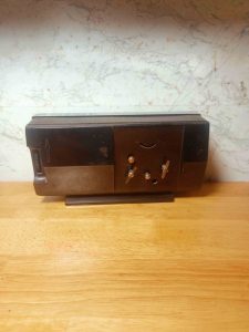 Đồng hồ cơ báo thức lịch nhiệt kế máy kim cương 8202 toàn đồng xưa