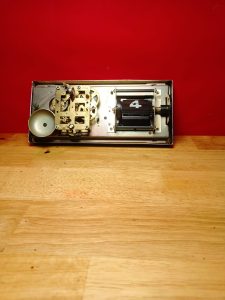 ĐỒNG HỒ CƠ BÁO THỨC LỊCH NHIỆT KẾ MÁY KIM CƯƠNG 8803 TOÀN ĐỒNG XƯA