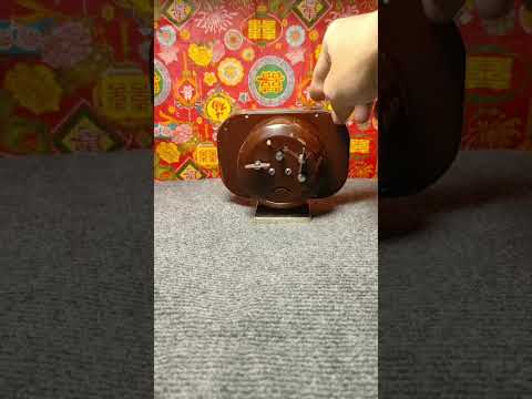 ĐỒNG HỒ CƠ BÁO THỨC KIM CƯƠNG MÁY ĐỒNG XƯA 9011